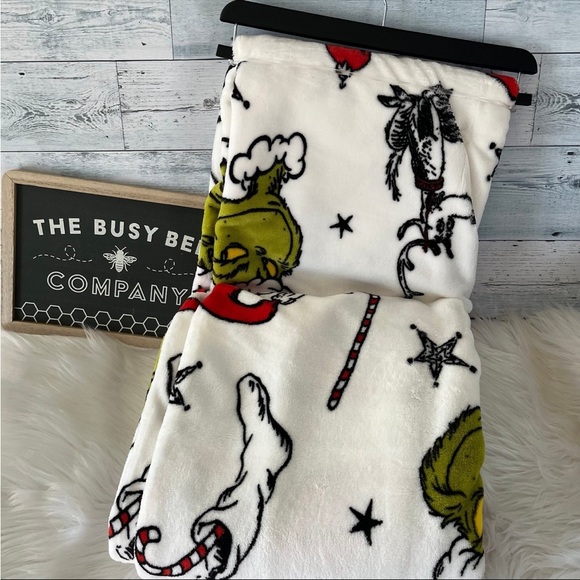 The Grinch Christmas Viral TikTok Oversized Throw 60” x 70” - Picture 4 of 5